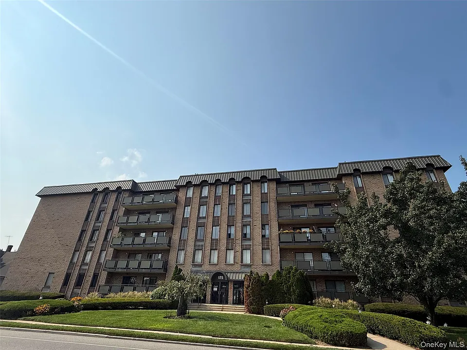 175 Maple Ave #4H