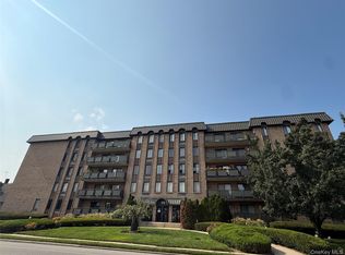 175 Maple Ave APT 4H, Westbury, NY 11590