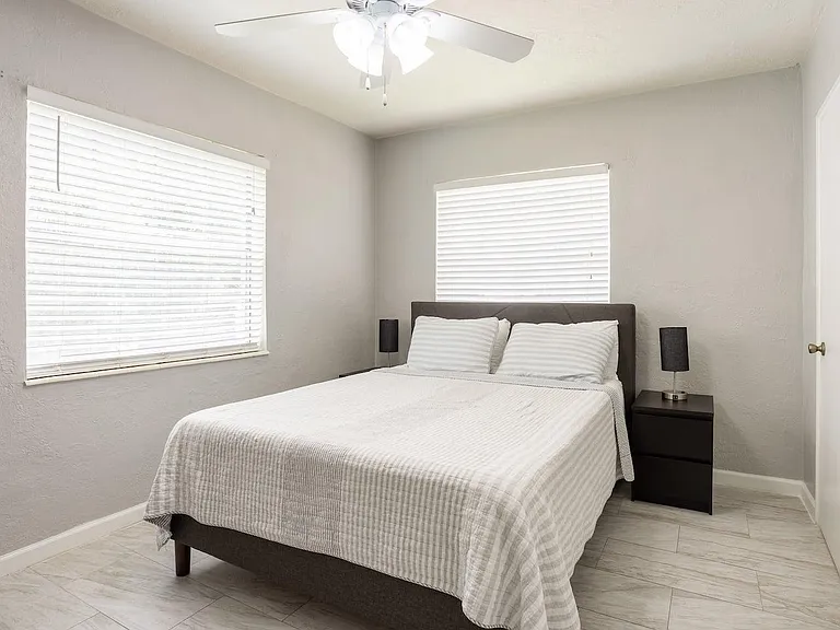 2109 W Cordelia St — Photo 22