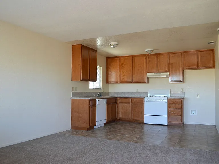 17502 Sequoia St — Photo 10