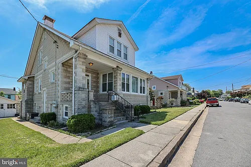 1321 Maple Ave Photo 1