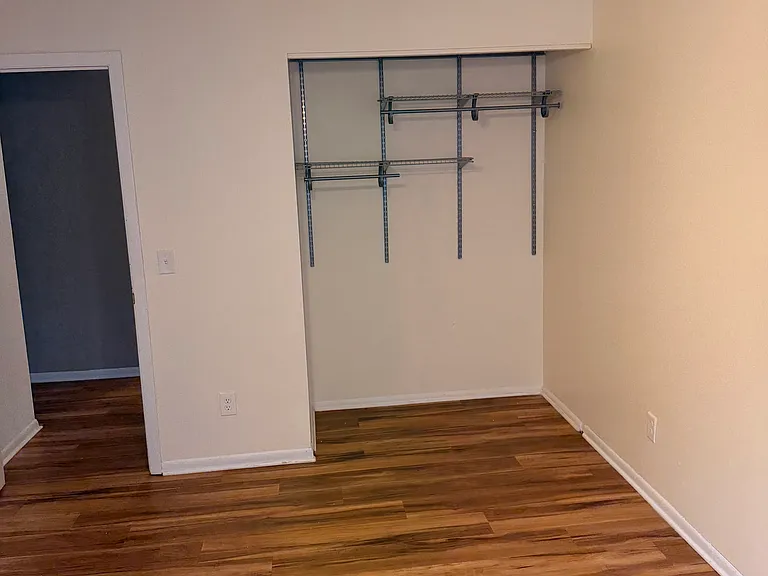 2711 Grand Ave S #7 — Photo 2