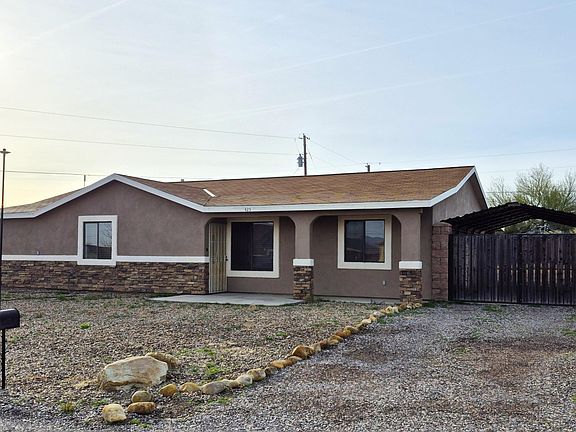 2nd image of 425 W Saddlehorn Dr