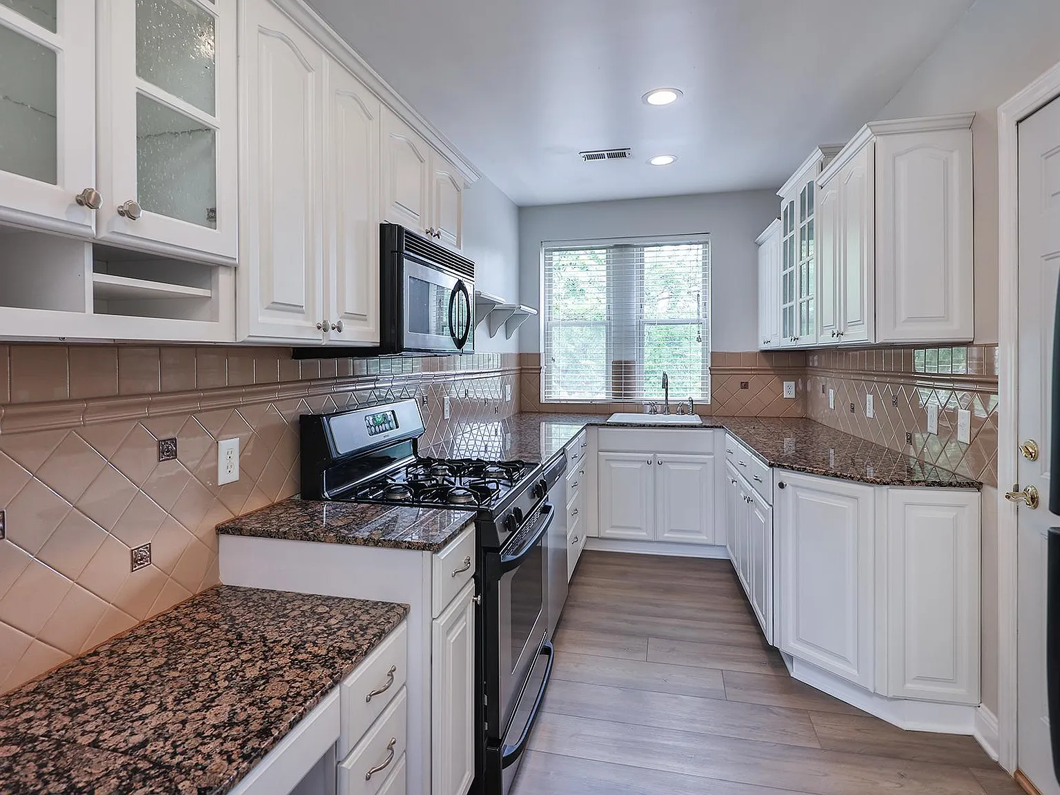 1 bed, $1,645 — Photo 3
