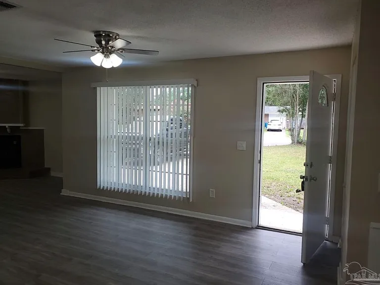 1026 Northview Dr — Photo 2