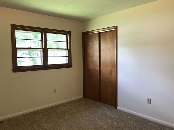 4th image of 206 S Karen St