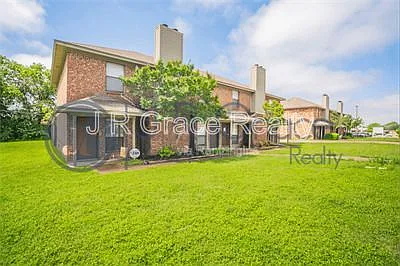 Building Photo - 5935 Shadydell Dr