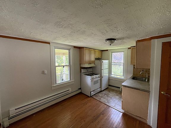 4th image of 43 Hillside Ave #2