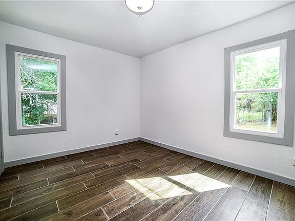 5th image of 3924 SE 26th St