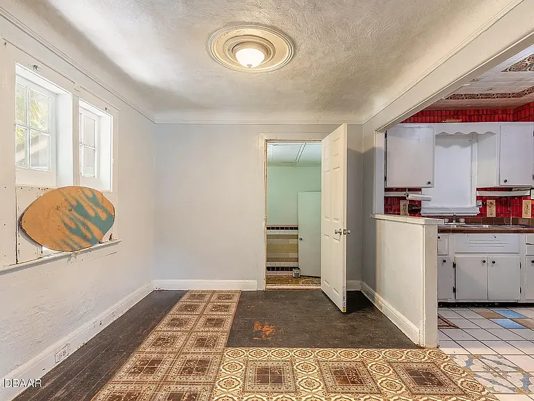 319 Taylor Ave — Photo 3