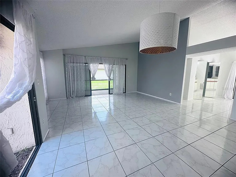 6256 Gardenview Ct — Photo 8