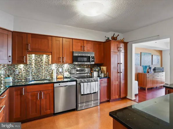 3713 George Mason Dr APT 1308W, Falls Church, VA 22041