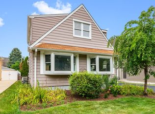 537 N Walnut St, Elmhurst, IL 60126