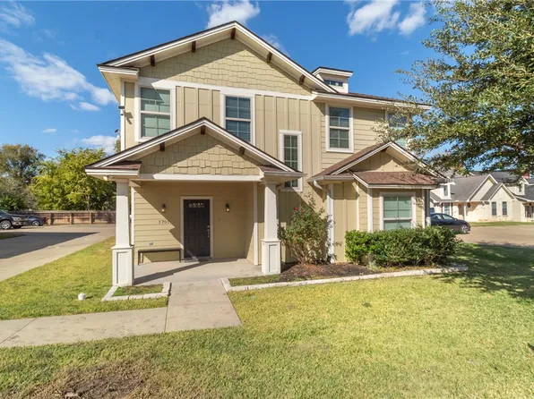 1701 Park Pl, College Station, TX 77840