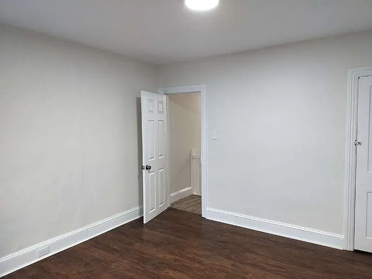 547 Centre St — Photo 15