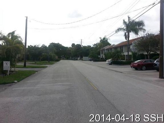 5th image of 2919 NE 60th St