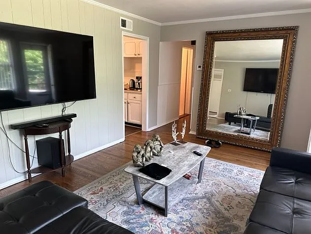 1433 N Race Ave — Photo 10