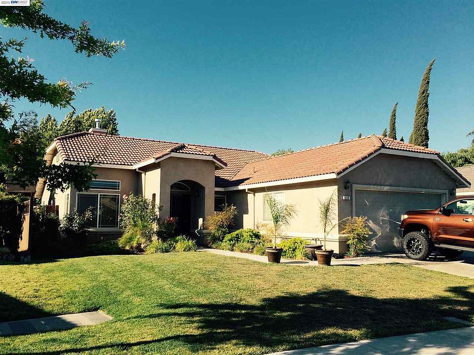 1st image of 555 Deerwood Ln