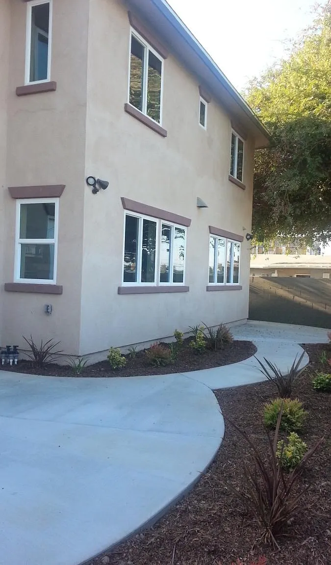 4 bed, 2100 sqft, $5,250 — Photo 4