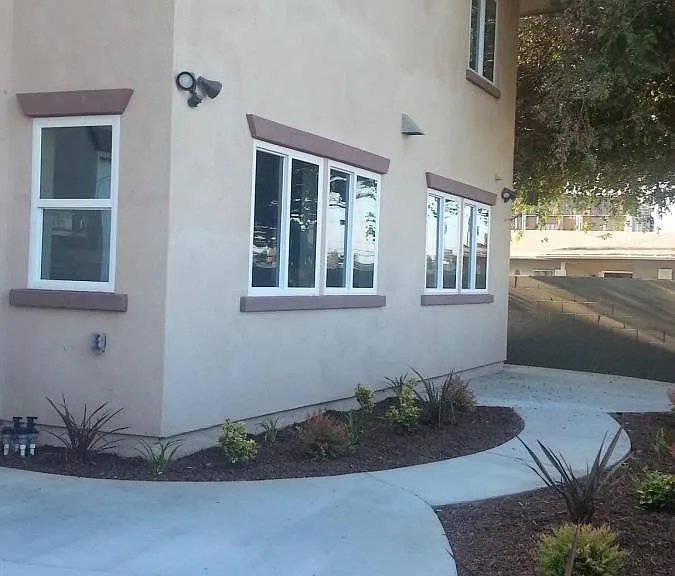 2068 Wallace Ave #B — Photo 7
