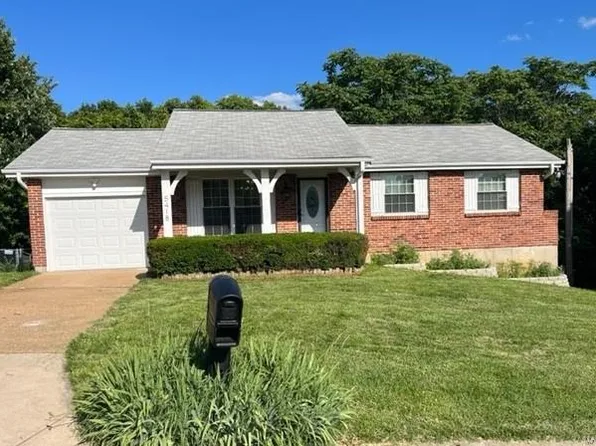 5418 Crestside Ln, Saint Louis, MO 63128