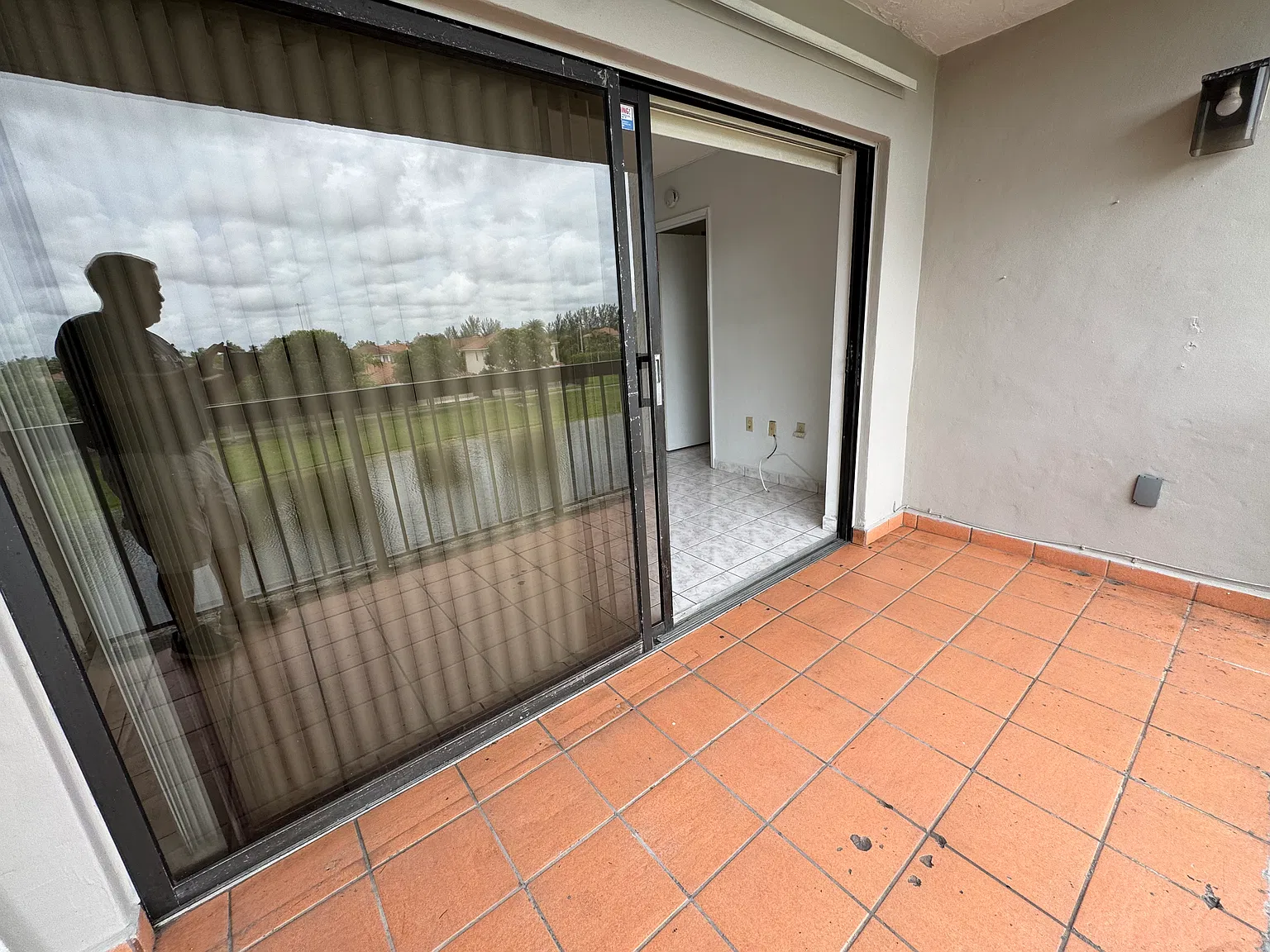 2 bed, 960 sqft, $2,400 — Photo 3