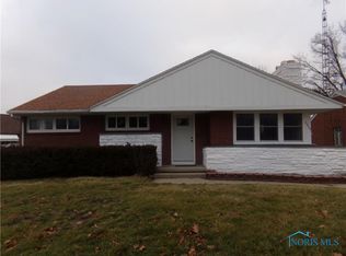 2639 Luverne Ave, Oregon, OH 43616