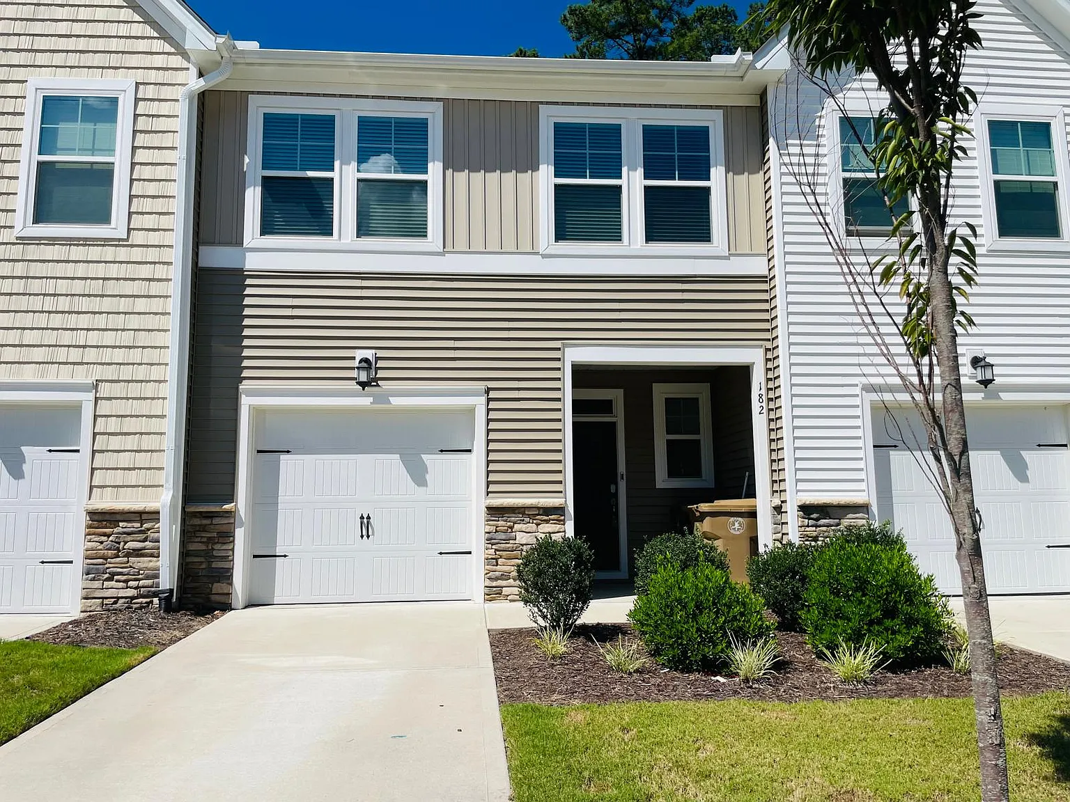 3 bed, 1792 sqft, $1,825 — Photo 3