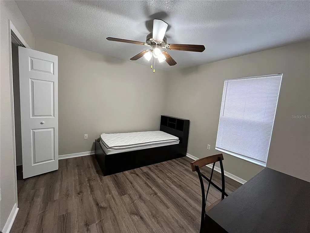 1 bed, 1.5 bath, 400 sqft, $980 — Photo 3
