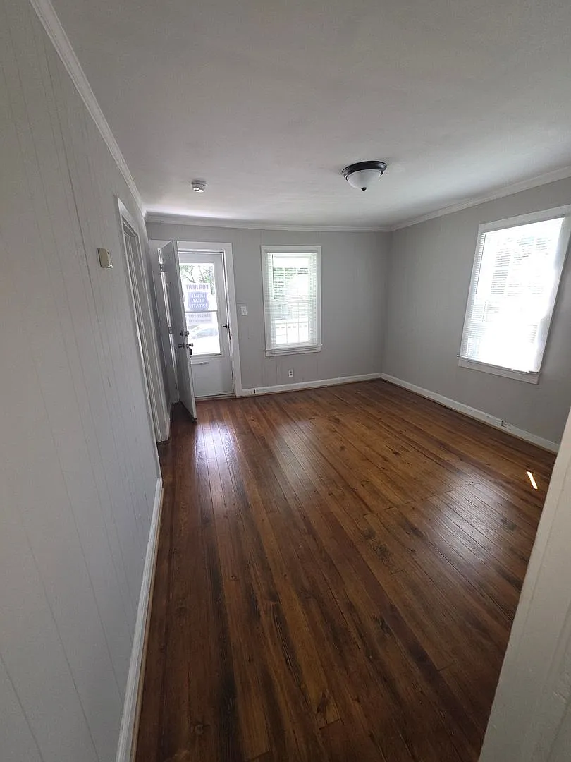 321 W. 23rd Street — Photo 2