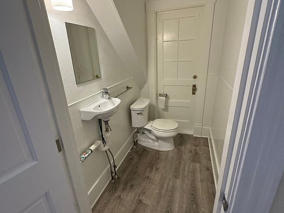 Ensuite 1/2 bath