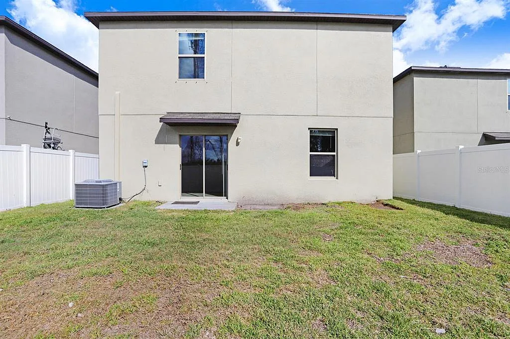5 bed, 2.5 bath, 2415 sqft, $2,650 — Photo 3