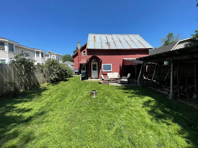 133 S Main St — Photo 25