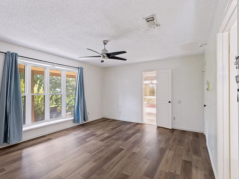 412 Oakmont Ln N #1 — Photo 8