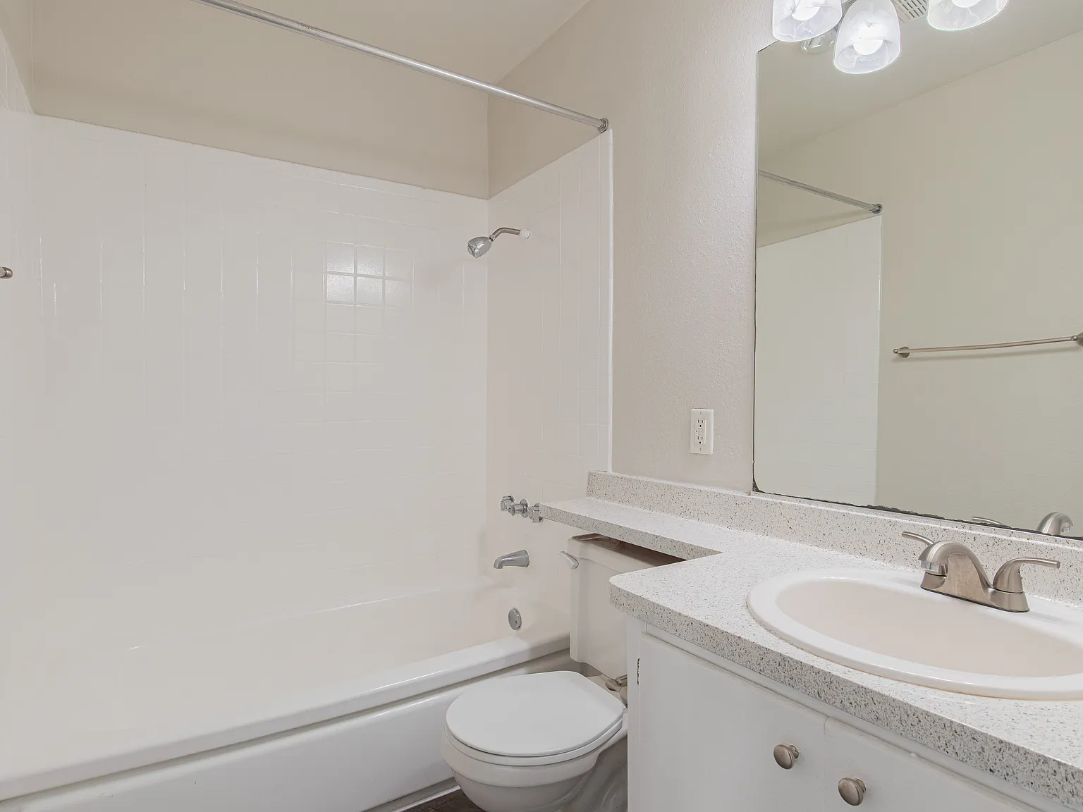 Studio, 504 sqft, $1,699 — Photo 3