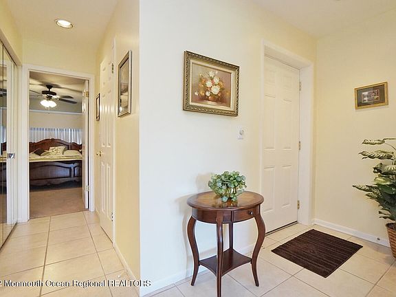 3rd image of 355 Sunshine Ct
