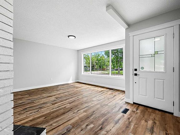 5th image of 38 E Alberta Cres