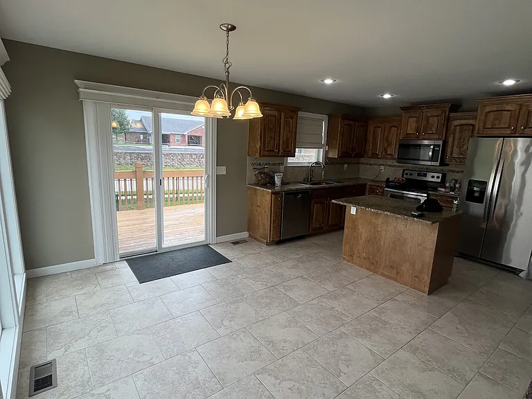 455 Ash Ct — Photo 2