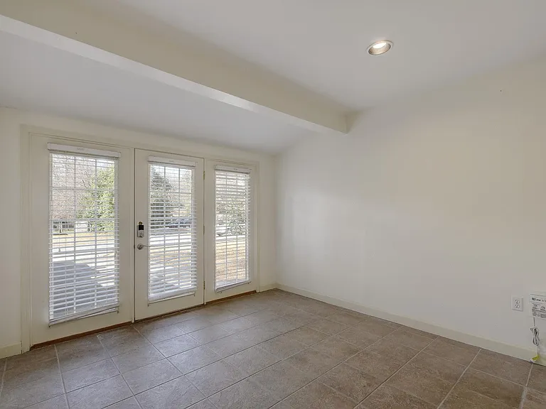 1909 Winsted Ln — Photo 14
