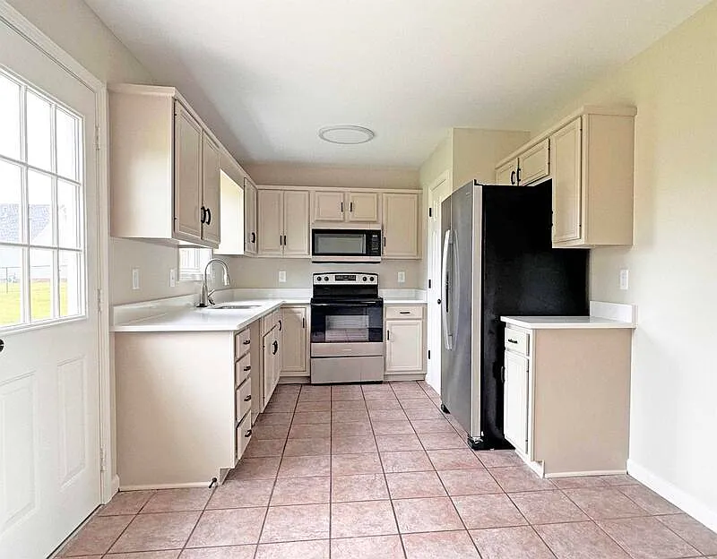 3 bed, 2.0 bath, 1632 sqft, $1,930 — Photo 4