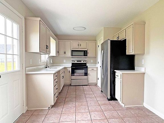 4th image of 289 Ballygar Ct