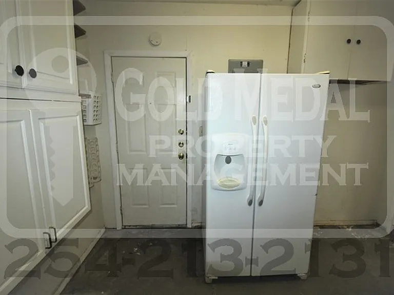 1208 E Avenue H — Photo 16