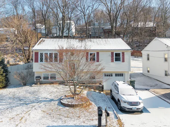 19 Skyline Drive, Danbury, CT 06810