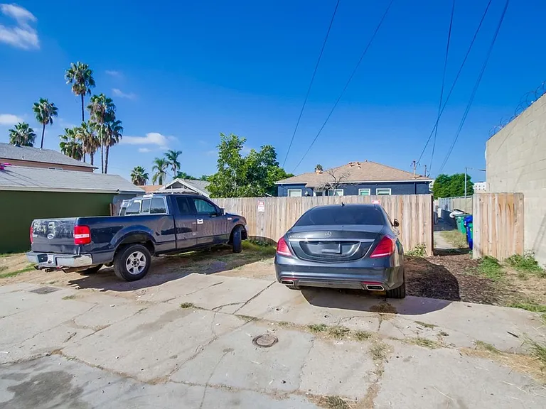 3877 Chamoune Ave — Photo 22