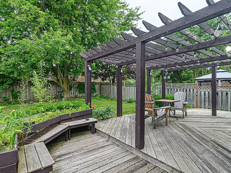 209 Bassett Blvd — Photo 43