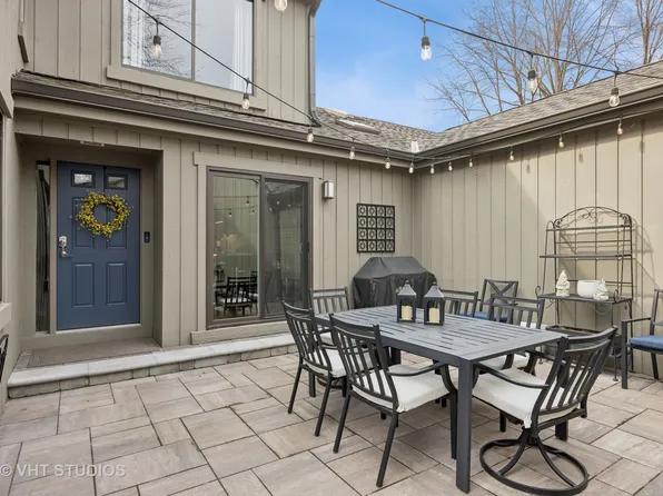 446 Shoreline Rd, Lake Barrington, IL 60010