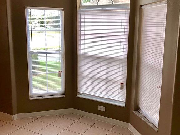 2nd image of 2912 Lazlo Ln