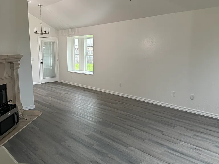 2291 Blue Jay Dr — Photo 3