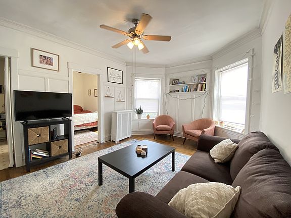 4th image of 3717-19 N Broadway St #2R