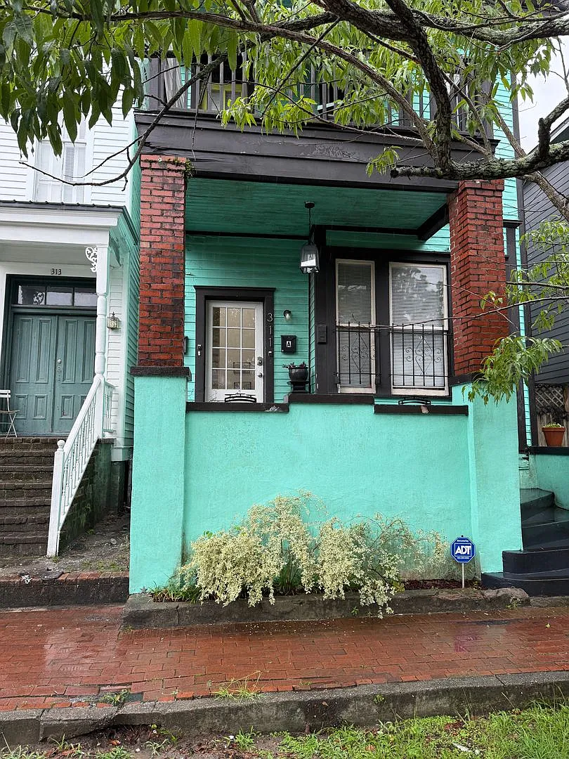 311 E Duffy St — Photo 2